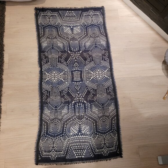 ROOTS | Geometric Pattern Blanket Scarf Shawl - Picture 2 of 7